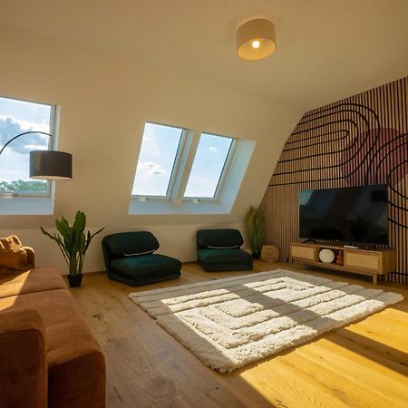 Orestaliving - Penthouse In 2Nd District With View Виена Екстериор снимка